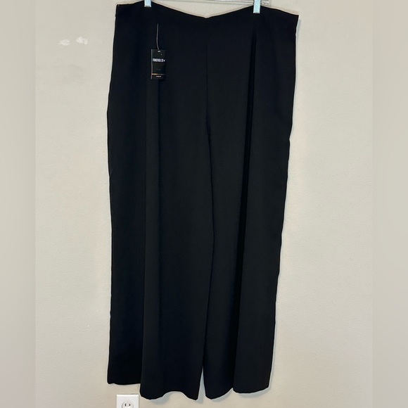 NWT Forever 21 Women’s Plus Size Wide Black Dress Pant with side zipper- size 3x - Picture 6 of 9